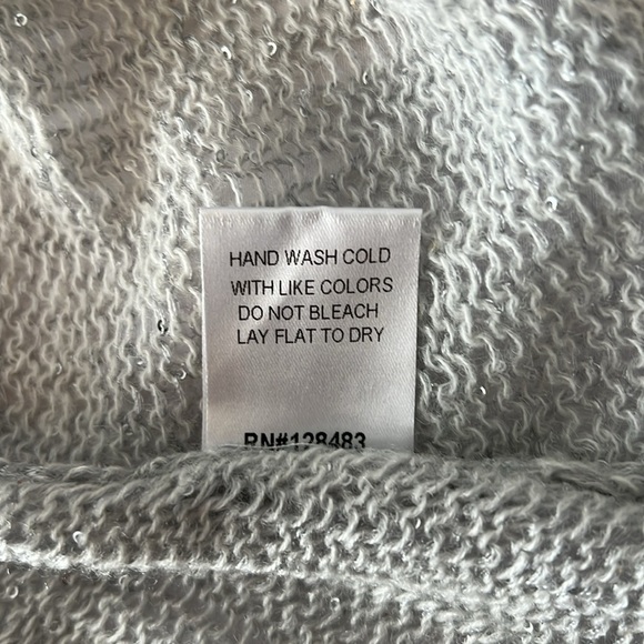 Uniq Chaser Silver Knit Sweater with Keyhole Back Size Large NWT! - Picture 7 of 7